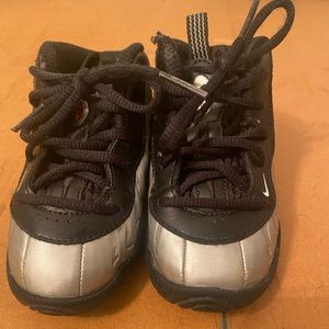 Nike little posite Chrome